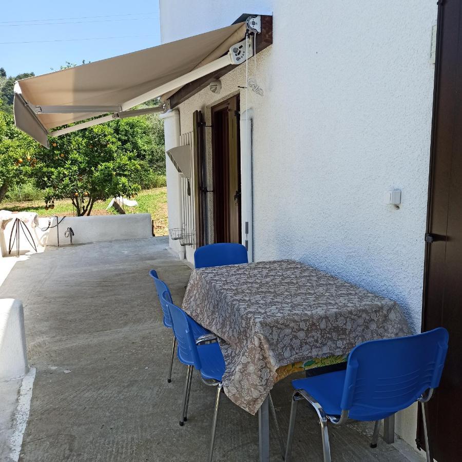 Εξοχική Κατοικία - Cottage Τίνα Líri Extérieur photo